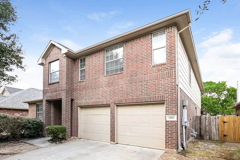 2,035/Mo, 1004 Summer Park Blvd Conroe, TX 77303 Front View