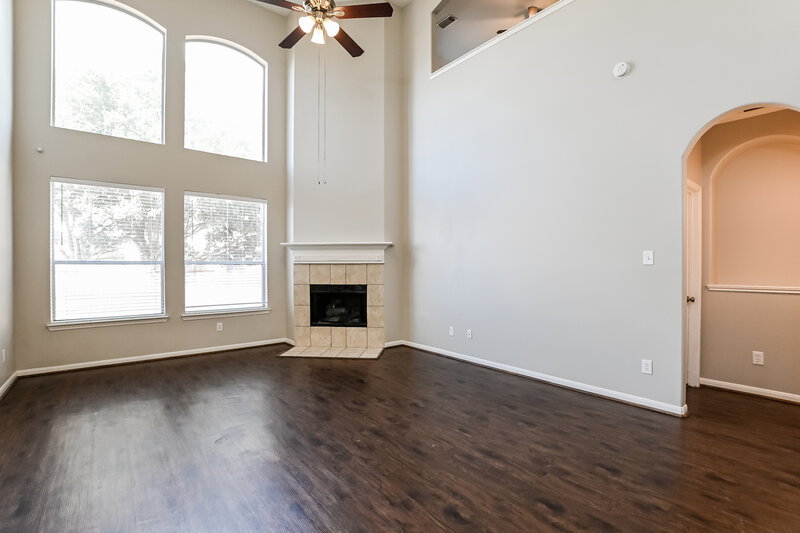 2,035/Mo, 1004 Summer Park Blvd Conroe, TX 77303 Living Room View