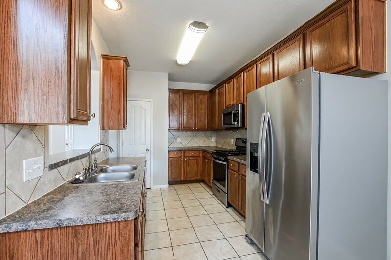 2,035/Mo, 1004 Summer Park Blvd Conroe, TX 77303 Kitchen View 2
