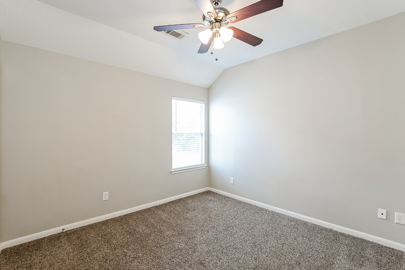 2,035/Mo, 1004 Summer Park Blvd Conroe, TX 77303 Bedroom View 2