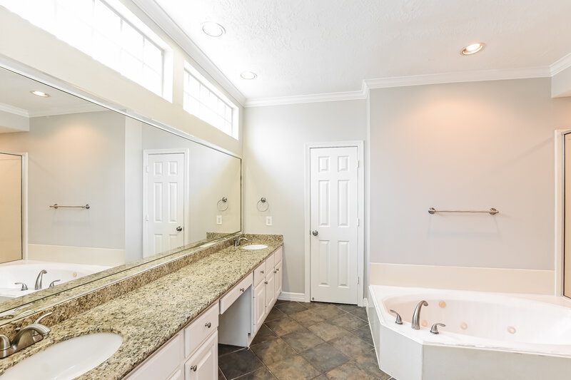 3,505/Mo, 5714 Oakmoss Trl Spring, TX 77379 Main Bathroom View