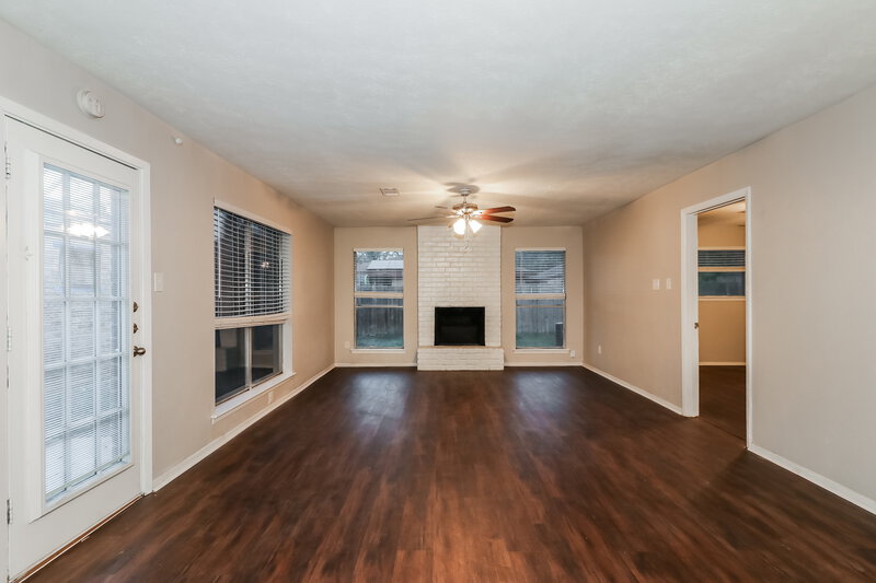 1,545/Mo, 1909 Chelsea Ct Rosenberg, TX 77471 Living Room View