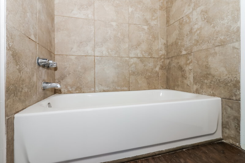 1,545/Mo, 1909 Chelsea Ct Rosenberg, TX 77471 Main Bathroom View