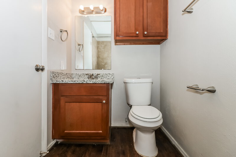 1,545/Mo, 1909 Chelsea Ct Rosenberg, TX 77471 Main Bathroom View 2