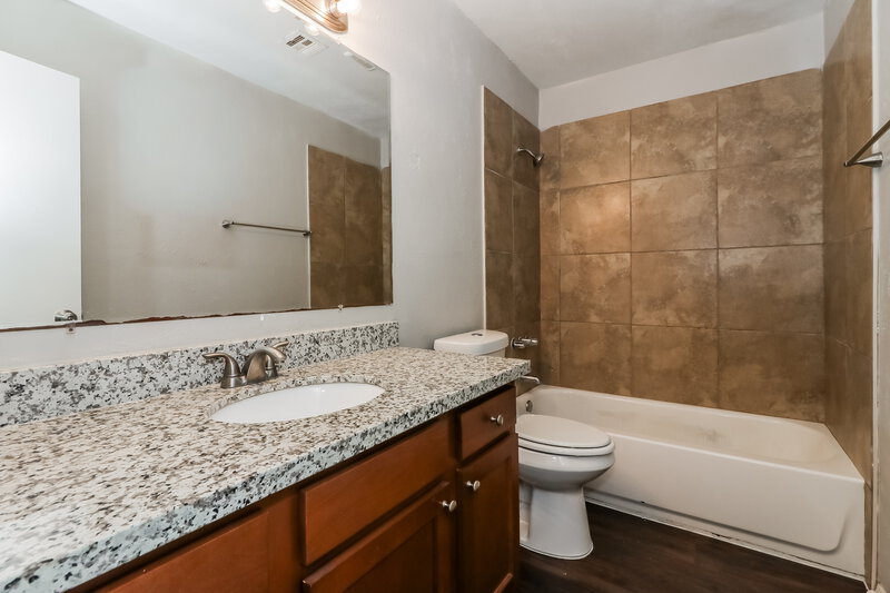 1,545/Mo, 1909 Chelsea Ct Rosenberg, TX 77471 Bathroom View