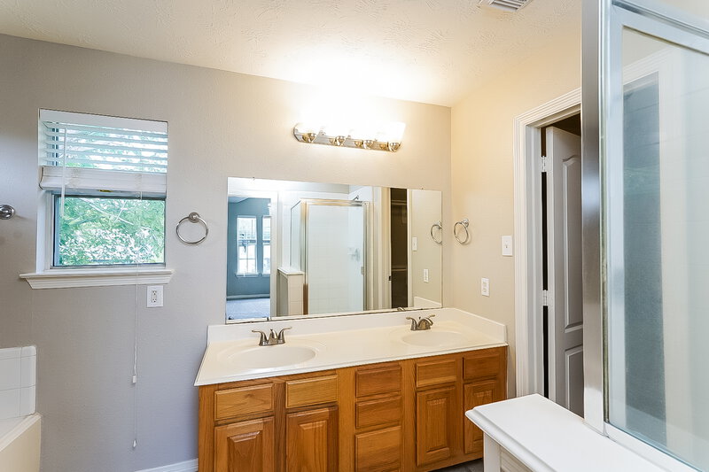 1,610/Mo, 26622 Cypresswood Drive Spring, TX 77373 Bathroom View
