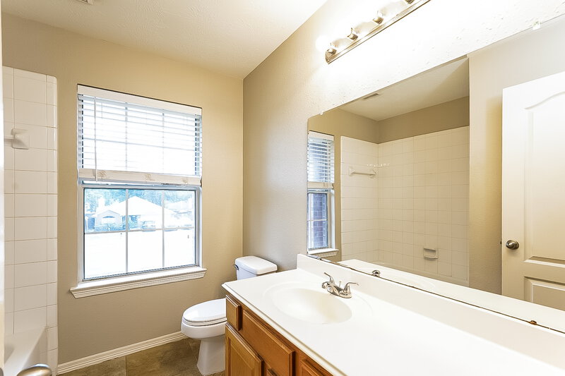 1,610/Mo, 26622 Cypresswood Drive Spring, TX 77373 Bathroom View 2