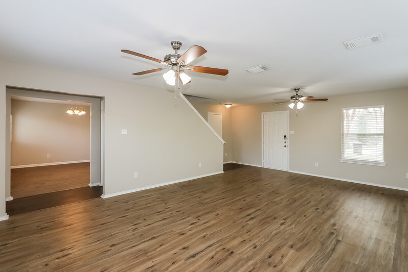 1,940/Mo, 2622 Umiak Drive Houston, TX 77045 Living Room View