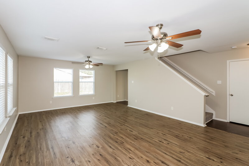 1,940/Mo, 2622 Umiak Drive Houston, TX 77045 Living Room View 2