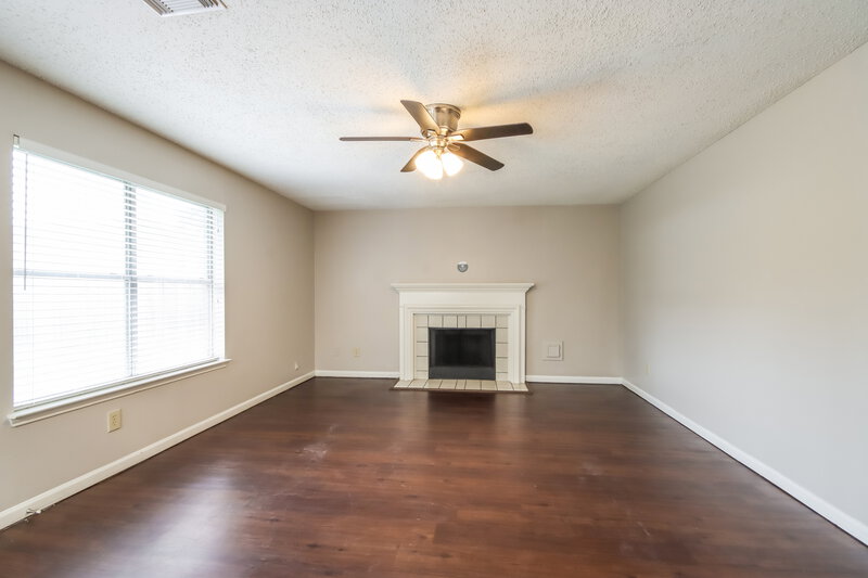 2,355/Mo, 18919 Oakway Dr Humble, TX 77346 Living Room View