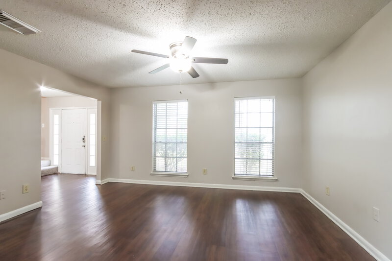 2,355/Mo, 18919 Oakway Dr Humble, TX 77346 Family Room View