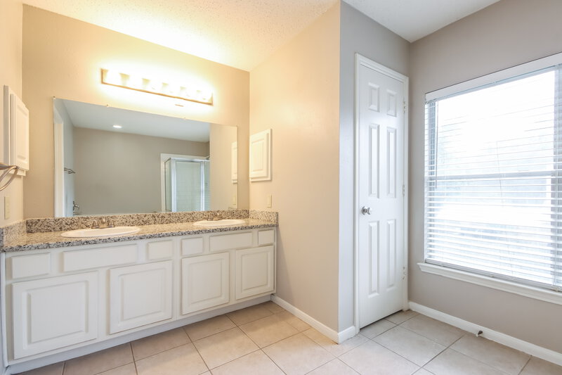 2,355/Mo, 18919 Oakway Dr Humble, TX 77346 Main Bathroom View