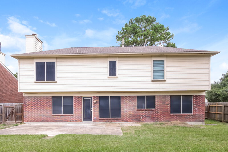 2,355/Mo, 18919 Oakway Dr Humble, TX 77346 Rear View