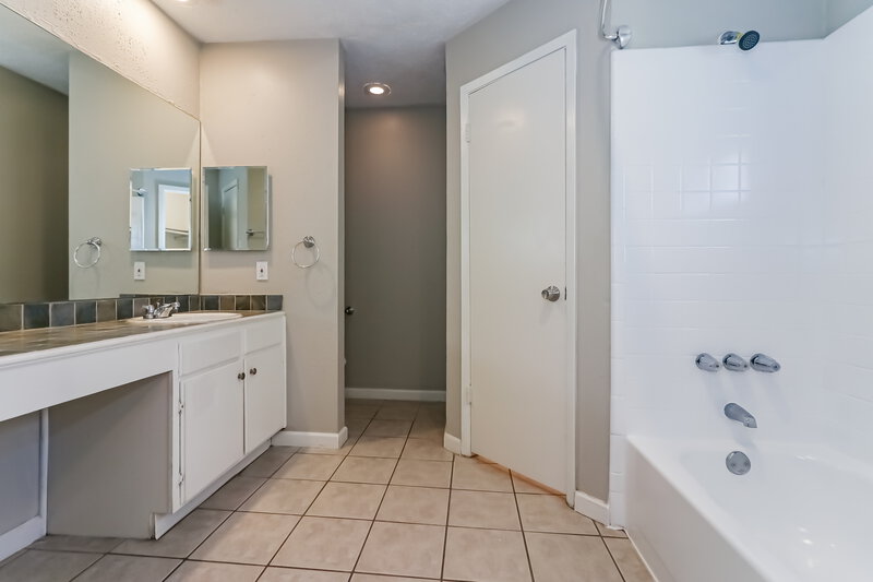 1,770/Mo, 15834 Baybriar Drive Missouri City, TX 77489 Main Bathroom View