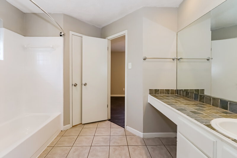 1,770/Mo, 15834 Baybriar Drive Missouri City, TX 77489 Main Bathroom View 2