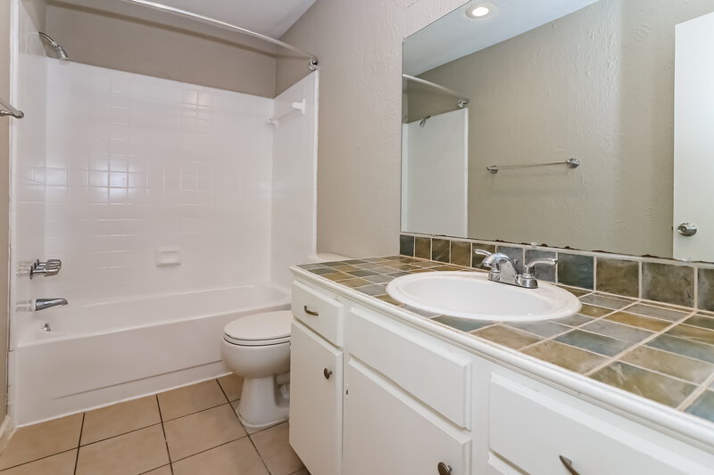 1,770/Mo, 15834 Baybriar Drive Missouri City, TX 77489 Bathroom View