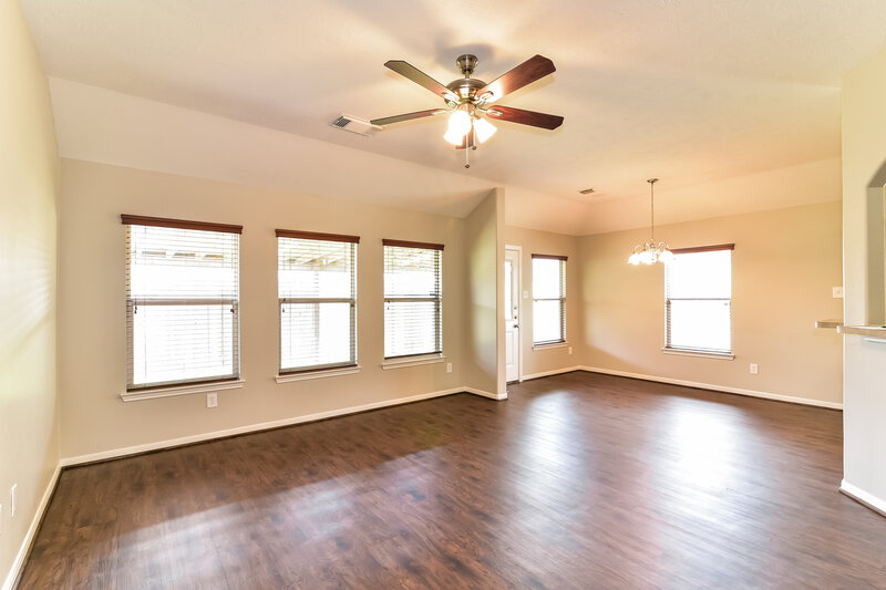 2,165/Mo, 19607 Buckland Park Drive Katy, TX 77449 Family Roomlarge View 3