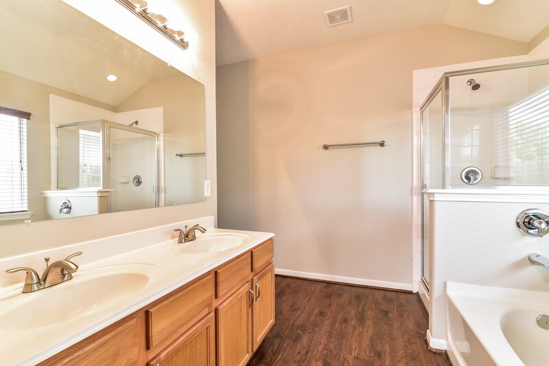 2,165/Mo, 19607 Buckland Park Drive Katy, TX 77449 Master Bathroomlarge View