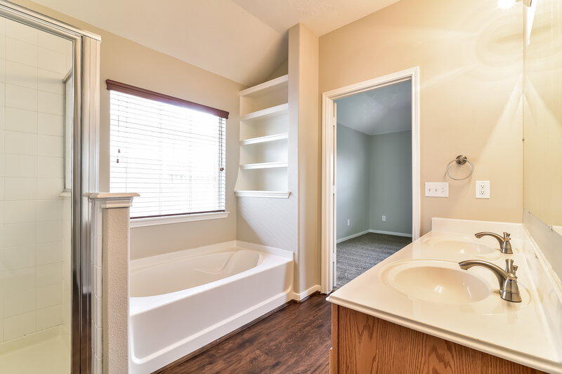 2,165/Mo, 19607 Buckland Park Drive Katy, TX 77449 Master Bathroomlarge View 2