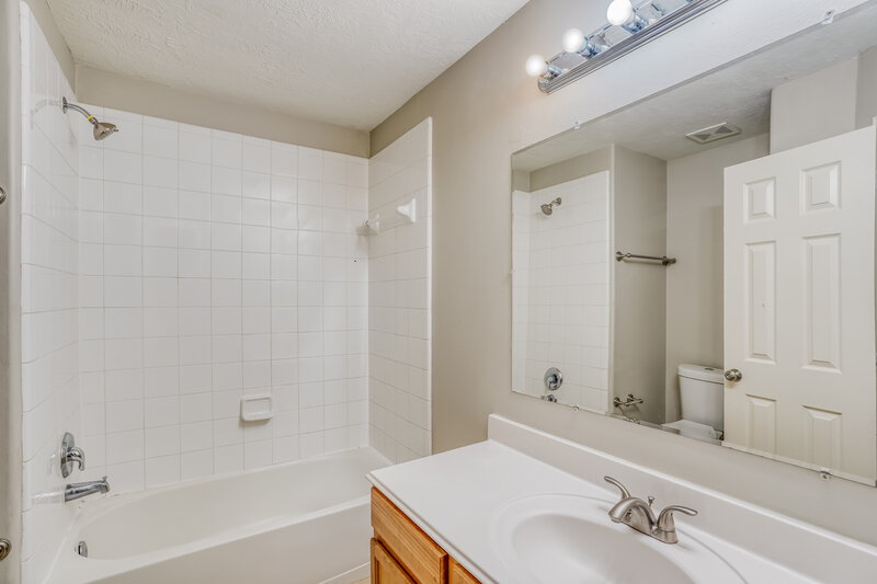 2,010/Mo, 19607 Buckland Park Drive Katy, TX 77449 Bathroom View