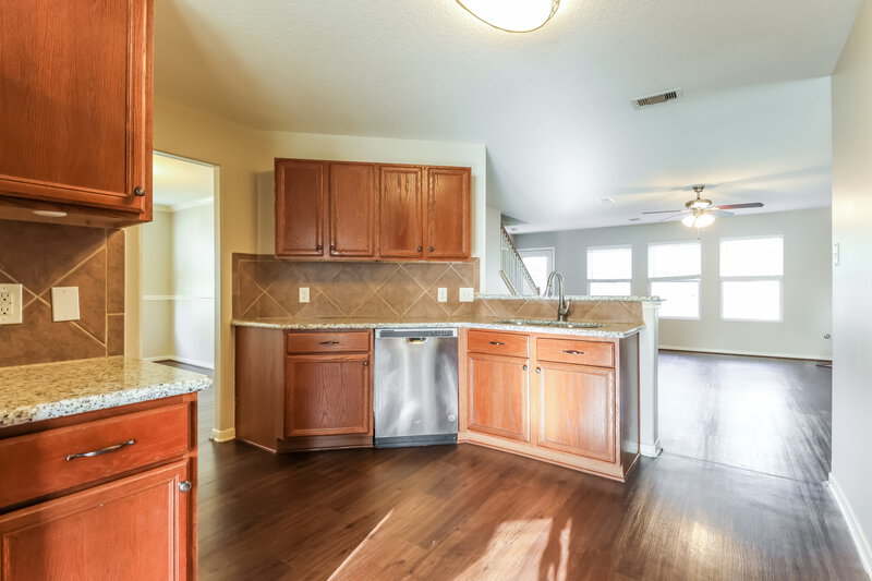 1,945/Mo, 16728 Foursquare Drive Conroe, TX 77385 Kitchen View 2