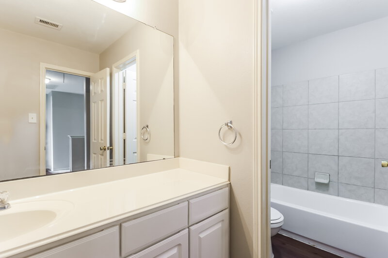 1,945/Mo, 16728 Foursquare Drive Conroe, TX 77385 Main Bathroom View