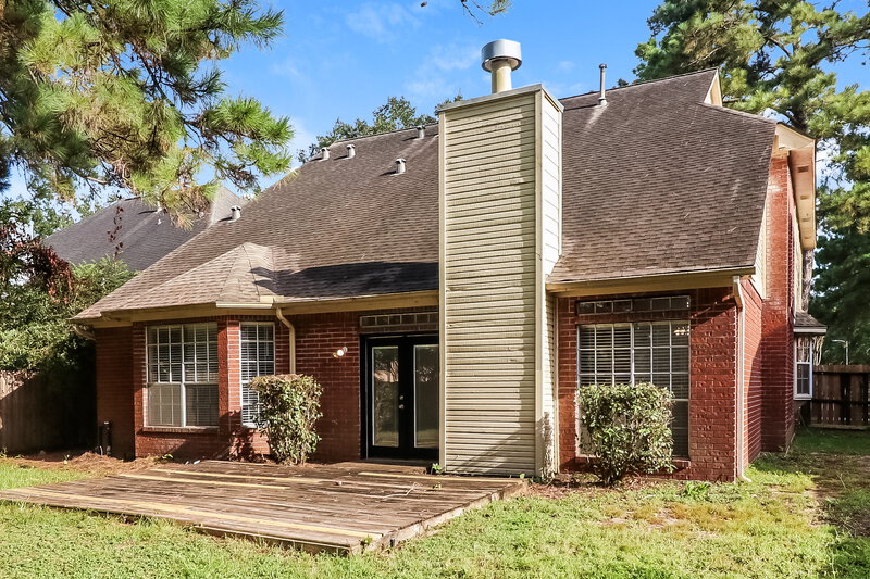 2,130/Mo, 3119 Creek Manor Dr. Kingwood, TX 77339 Rear View