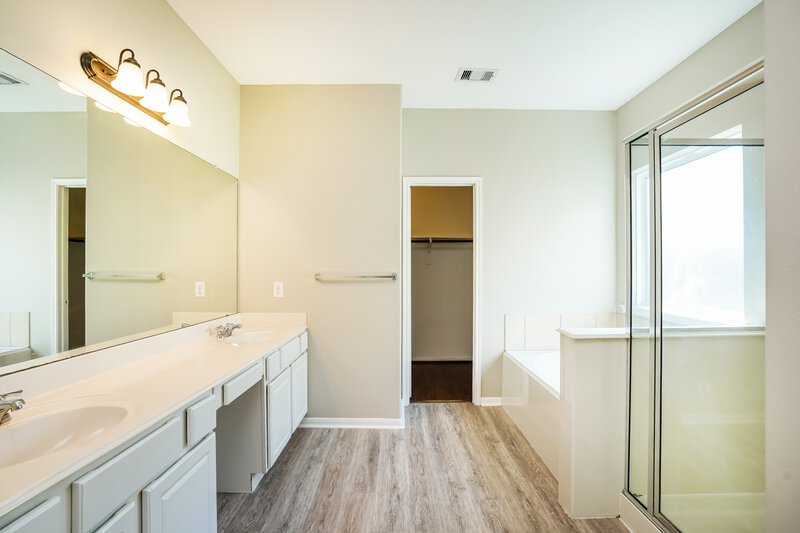 2,195/Mo, 4258 Wells Mark Drive Humble, TX 77346 Main Bathroom View