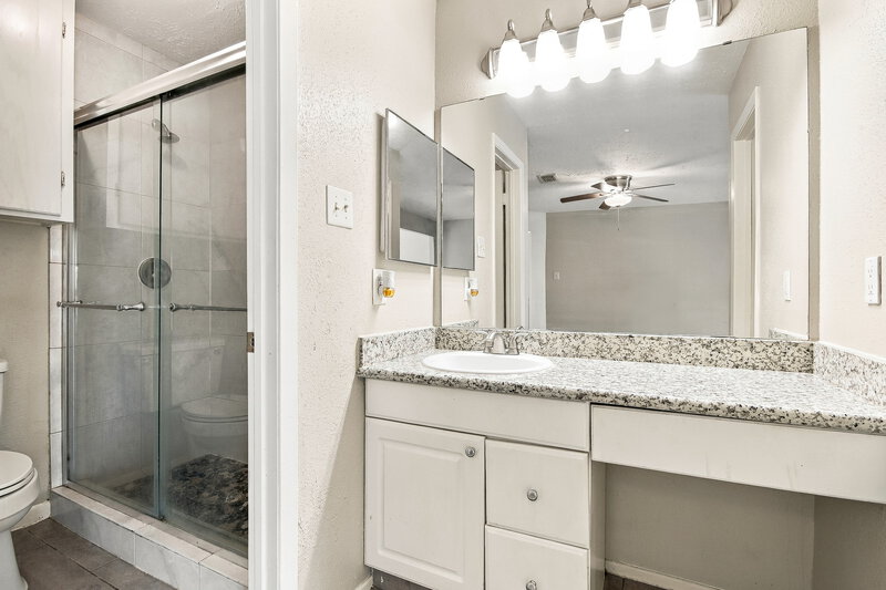 1,695/Mo, 4503 Tylergate Drive Spring, TX 77373 Primary Bathroom View