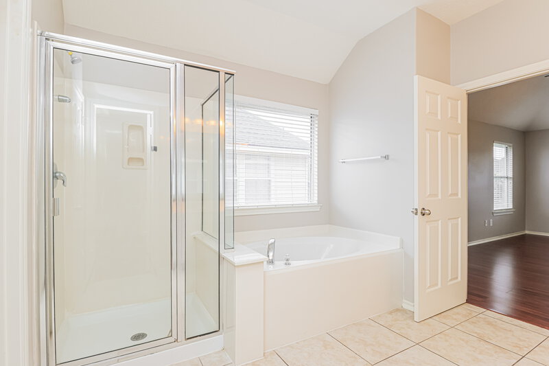 2,275/Mo, 6718 Rockwall Trail Drive Humble, TX 77346 Main Bathroom View