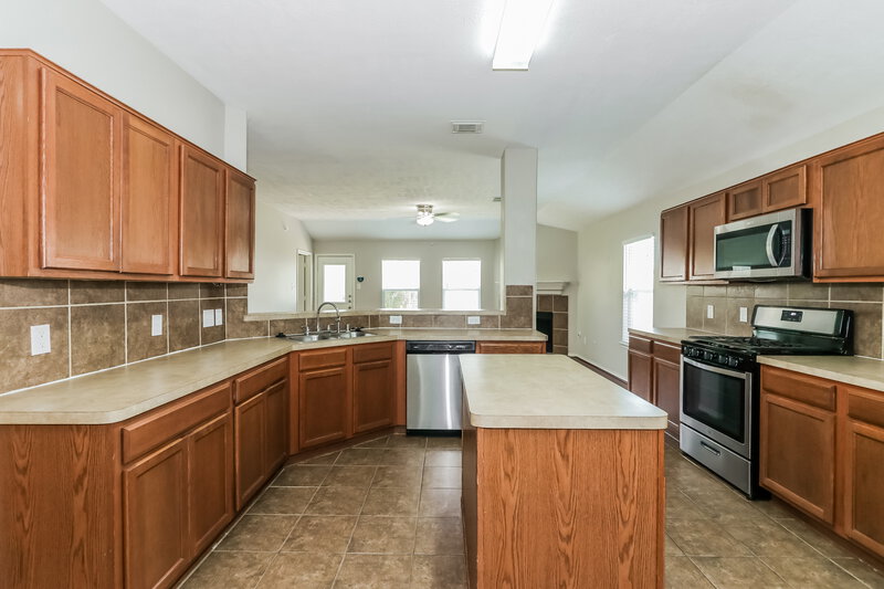 1,730/Mo, 18422 Austin Oak Lane Richmond, TX 77407 Kitchen View