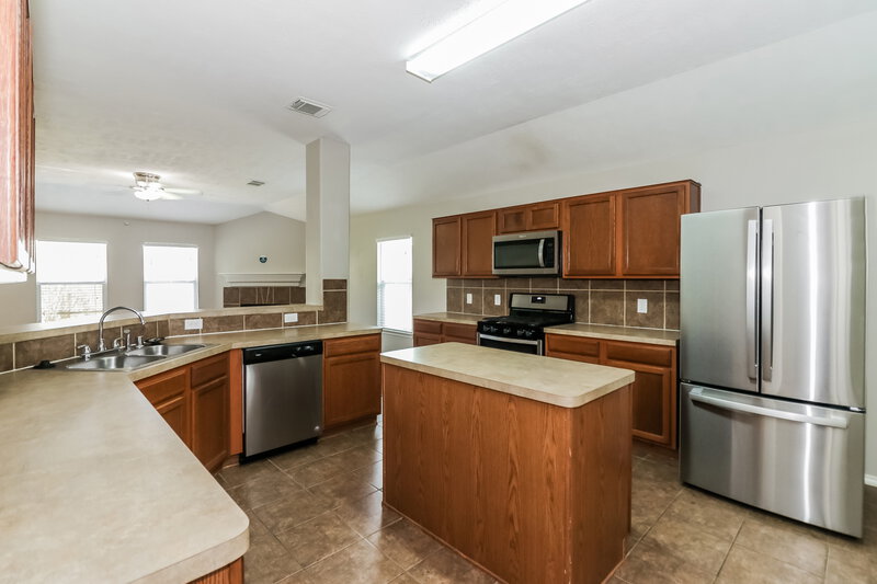 1,730/Mo, 18422 Austin Oak Lane Richmond, TX 77407 Kitchen View 2