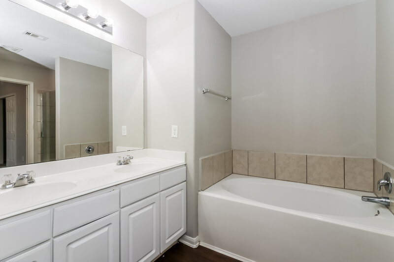 1,805/Mo, 5006 Ivy Fair Way Katy, TX 77449 Main Bathroom View