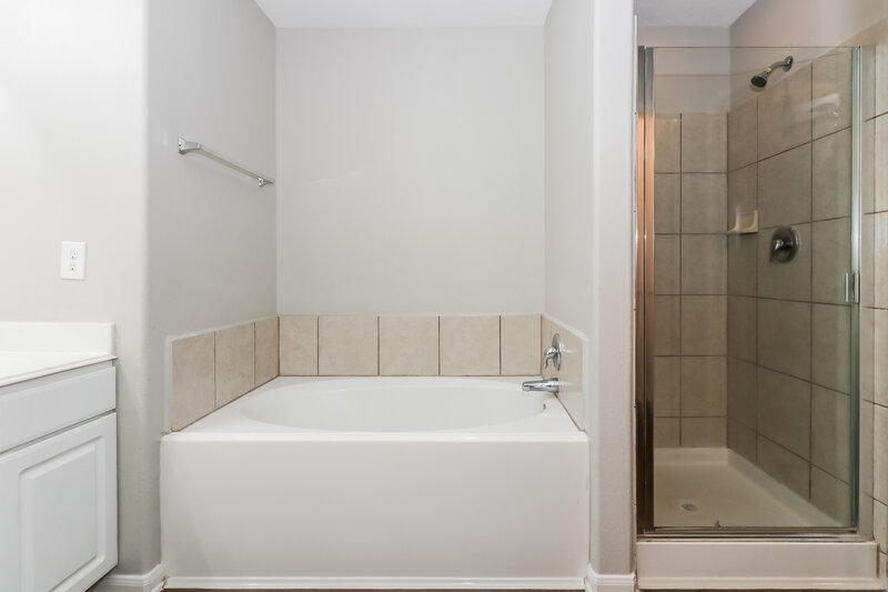 1,805/Mo, 5006 Ivy Fair Way Katy, TX 77449 Main Bathroom View 2