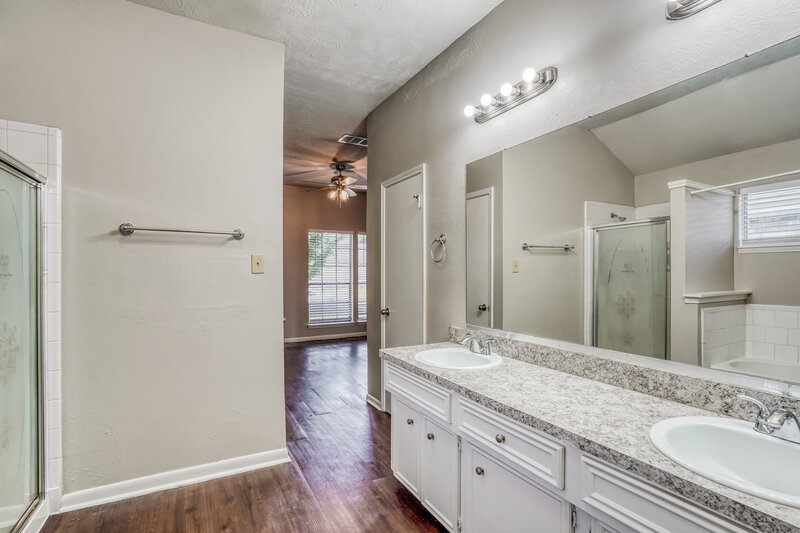 1,905/Mo, 15022 Mulberry Meadows Drive Houston, TX 77084 Main Bathroom View 2