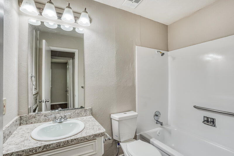 1,905/Mo, 15022 Mulberry Meadows Drive Houston, TX 77084 Bathroom View