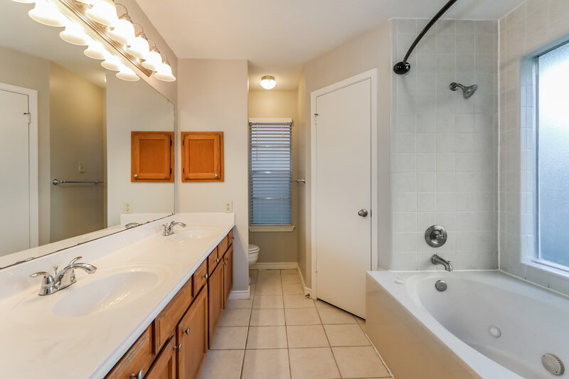 1,980/Mo, 3110 Sedgeborough Dr Katy, TX 77449 Main Bathroom View 2