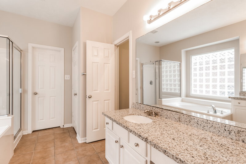 2,545/Mo, 2406 Hannover Valley Court Spring, TX 77388 Main Bathroom View