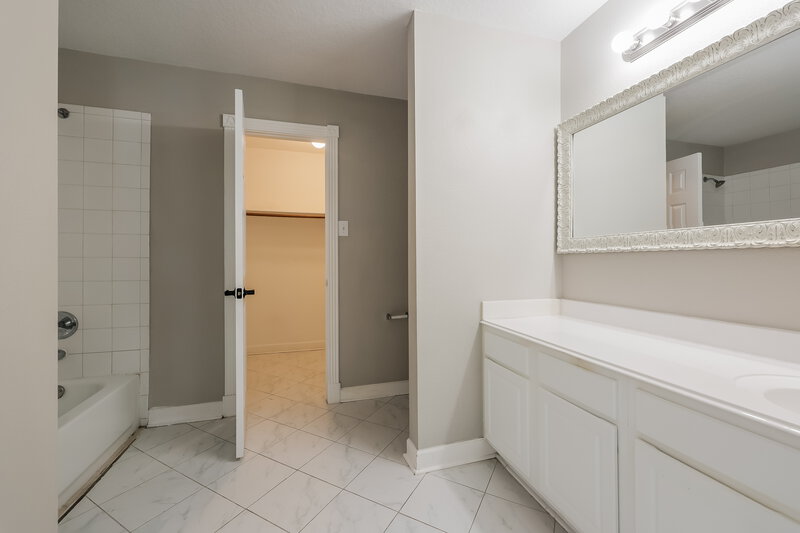 1,830/Mo, 7322 Fox Forest Trail Humble, TX 77338 Main Bathroom View