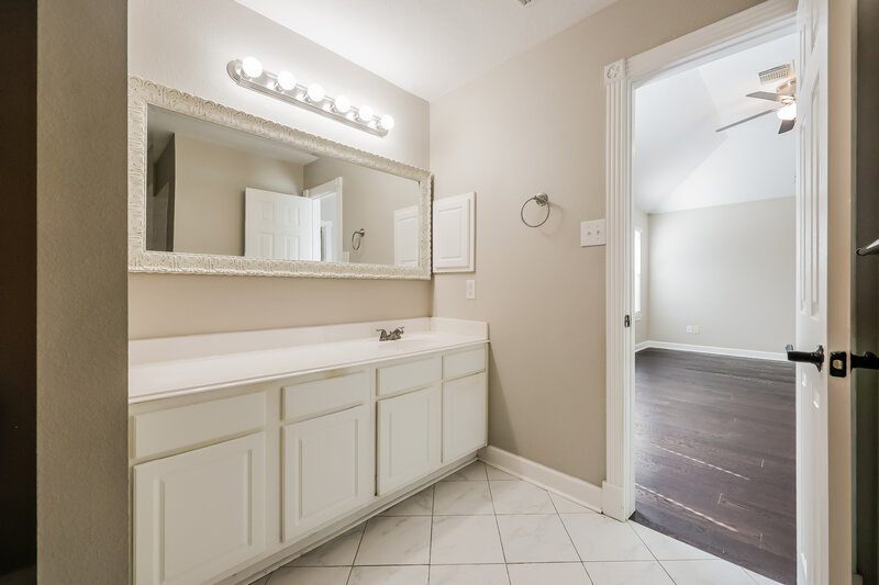 1,830/Mo, 7322 Fox Forest Trail Humble, TX 77338 Main Bathroom View 2