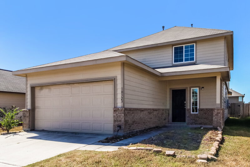 2,035/Mo, 10323 Leafy Autumn Path Houston, TX 77044 Front View