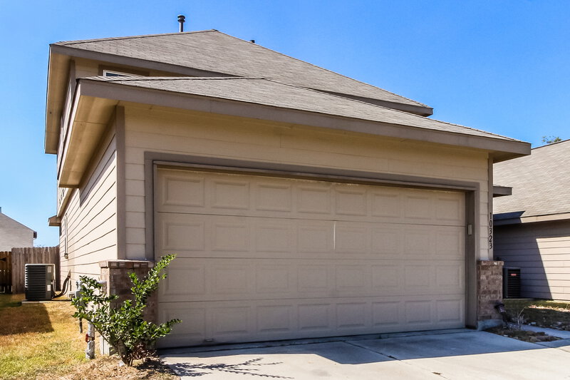 2,035/Mo, 10323 Leafy Autumn Path Houston, TX 77044 Front View 2