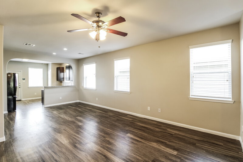 2,035/Mo, 10323 Leafy Autumn Path Houston, TX 77044 Living Room View 2