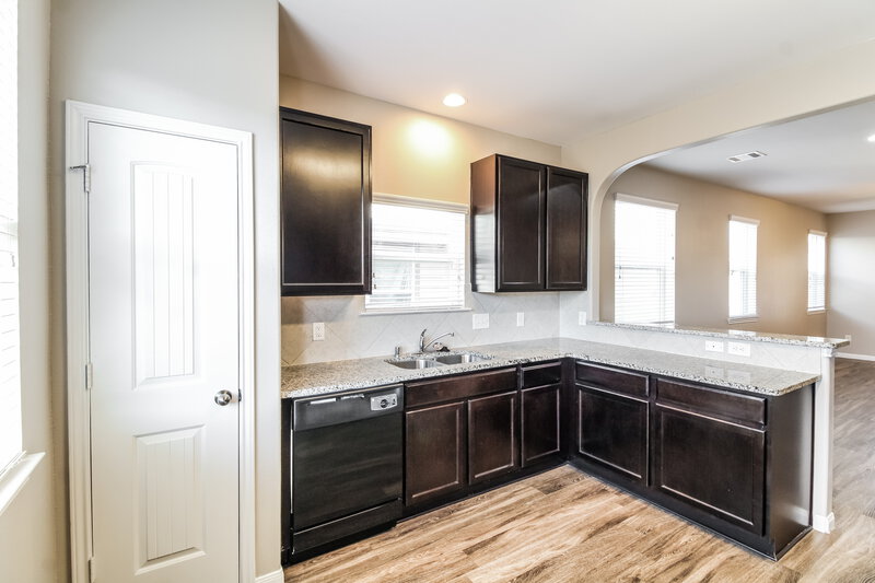 2,035/Mo, 10323 Leafy Autumn Path Houston, TX 77044 Kitchen View