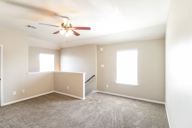 2,035/Mo, 10323 Leafy Autumn Path Houston, TX 77044 Loft View