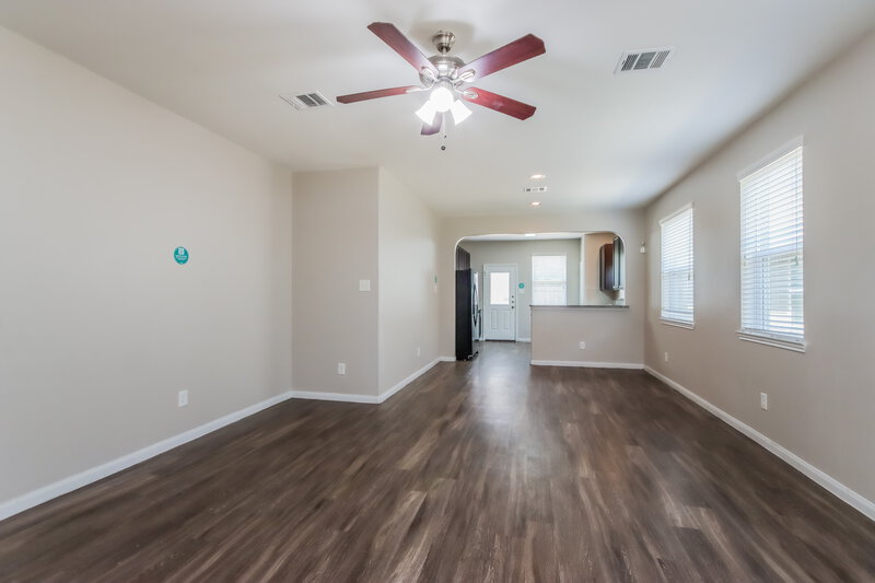 2,120/Mo, 10403 Leafy Autumn Path Houston, TX 77044 Living Room View