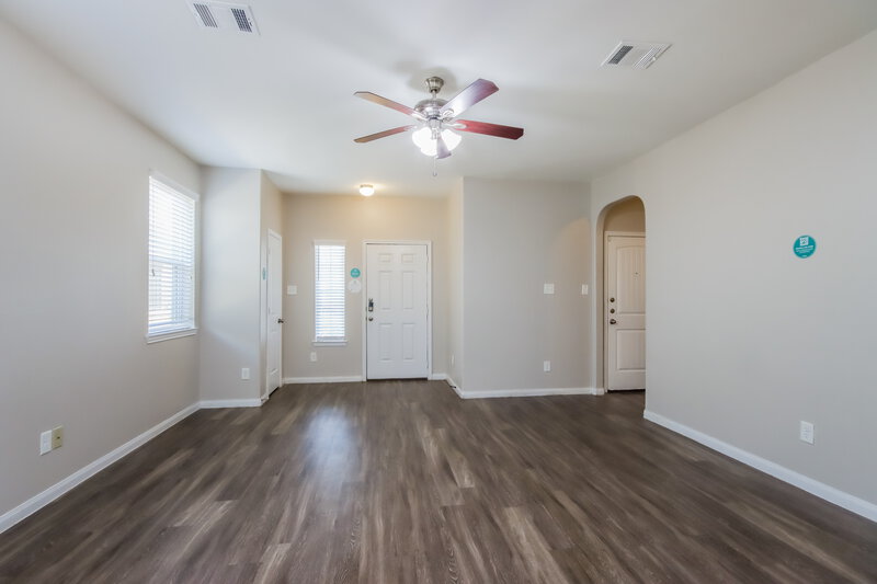 2,120/Mo, 10403 Leafy Autumn Path Houston, TX 77044 Living Room View 2