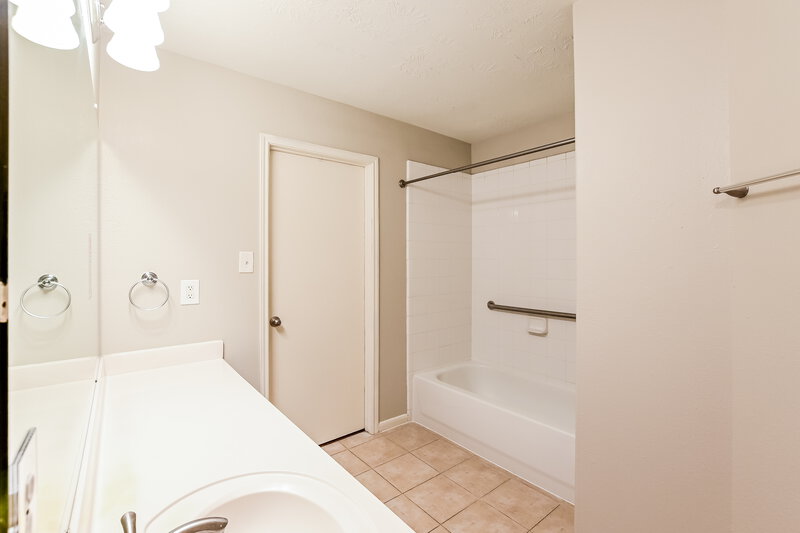 1,780/Mo, 2422 Fox Water Drive Spring, TX 77386 Main Bathroom View 2