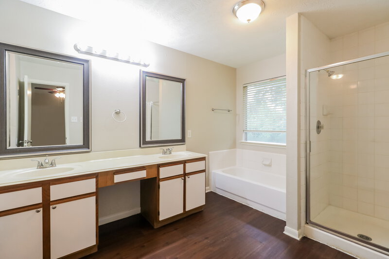 2,260/Mo, 3831 Woodlace Drive Humble, TX 77396 Main Bathroom View