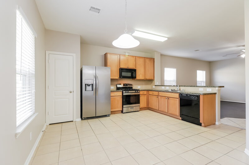 1,900/Mo, 20311 Percheron Trail Humble, TX 77338 Kitchen View 3